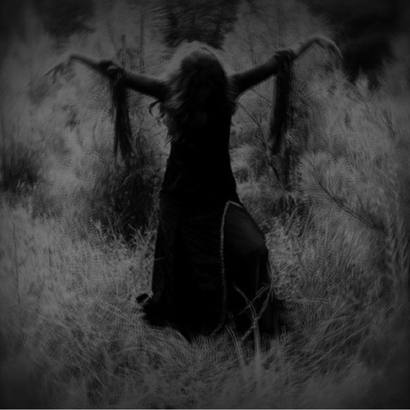 🦇OFFERS WELCOME 🦇 - Picture 2 of 3